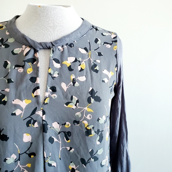 💸CAMBER & GRACE floral keyhole top - Picture 2 of 7